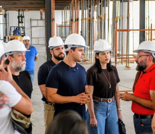 Lucas Ribeiro visita Centro de Computação Quântica e destaca importância no desenvolvimento da Paraíba