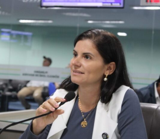 Kallyna Dias cobra providências para obras inacabadas em creches de Campina Grande
