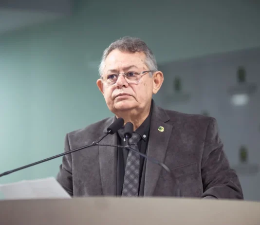 Pimentel Filho cobra doação do Campo do Leão para obra do Estado
