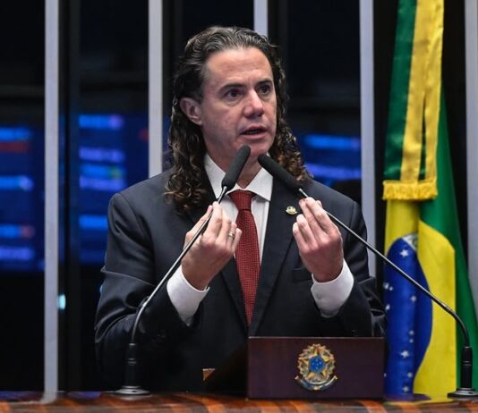 VÍDEO: Veneziano lembra Dia do Professor no Senado: “mesmo com a realidade tecnológica atual, o professor é insubstituível
