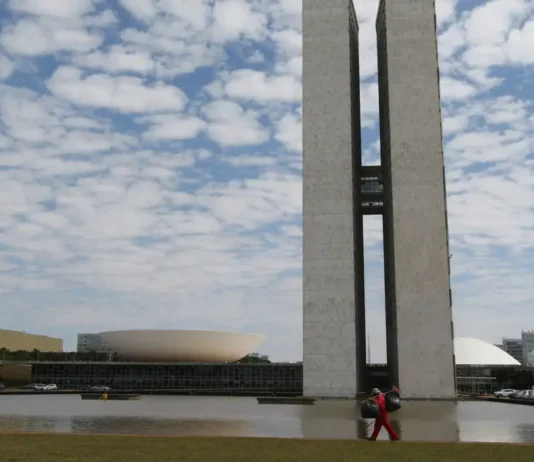 Presidente do Senado marca para segunda votação do fim da escala 6×1. Proposta aumenta para dois dias o descanso remunerado do trabalhador